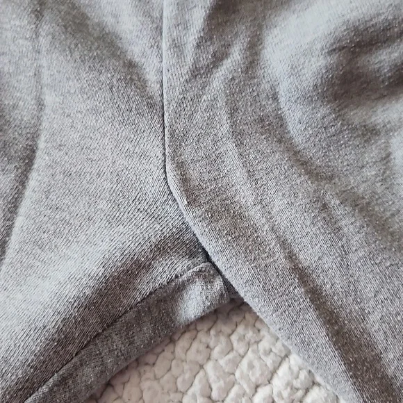 Victoria's Secret Pink vneck heart logo top top and cropped joggers loun… - Picture 11 of 11